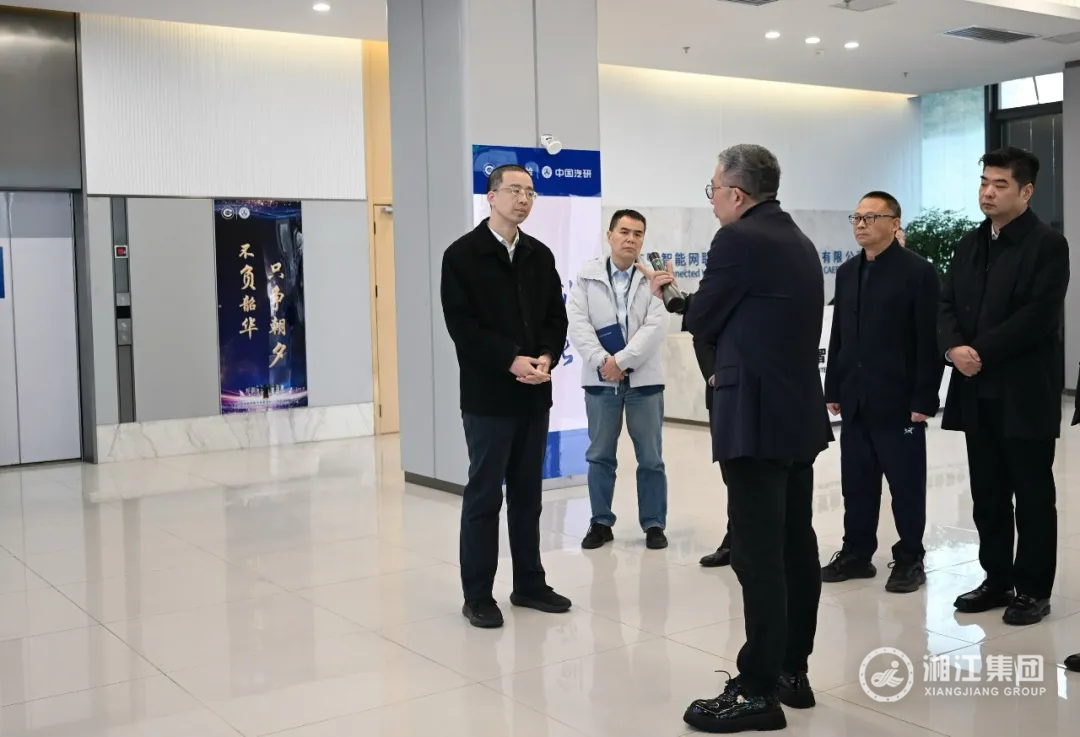  周健在新区智能网联片区调研